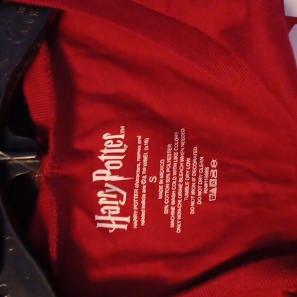 HARRY POTTER, NWT, SIZE SMALL T-SHIRT. MAROON. - Picture 5 of 6